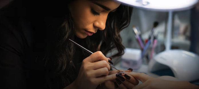 InfinitePay lança curso grátis para capacitar manicures