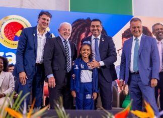 Governador Wanderlei Barbosa recebe Selo Ouro que reconhece o Tocantins como único estado do Norte em alfabetização na idade certa