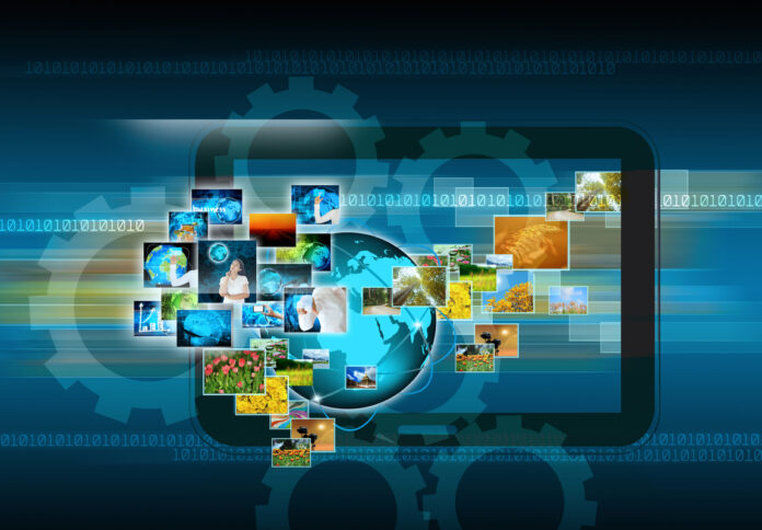 Television and internet production .technology and business conc Mídia digital avança e amplia acesso à informação