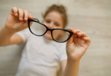 Miopia cresce entre crianças e jovens, diz especialista